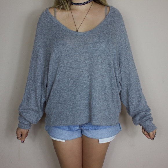 •• Brandy Melville Grey V-Neck Sweater •• - Picture 3 of 4